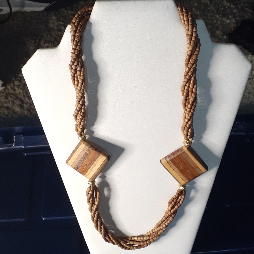 Women's beaded Necklace